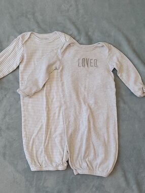2 Sleeper Gowns Baby Girl Baby Boy Loved And Striped Neutral Gray Size 0-3 Month